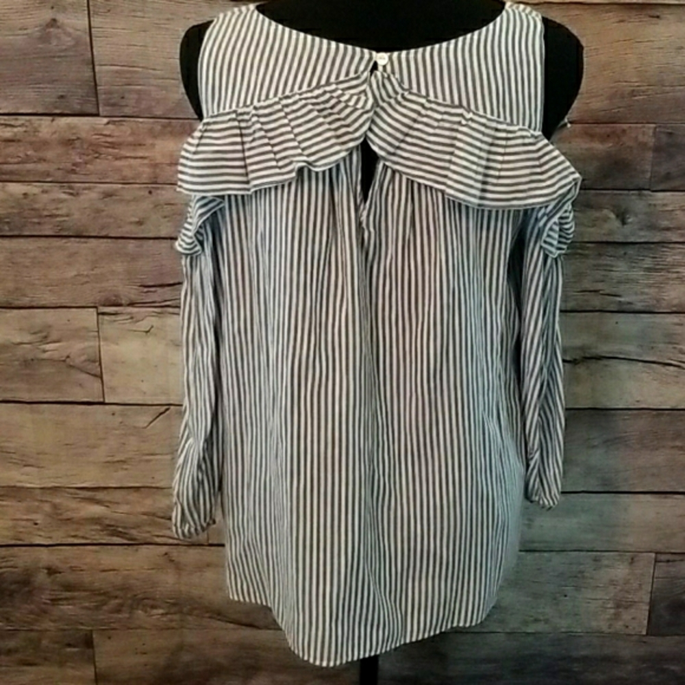 CUTE OFF SHOULDER GRAY STRIPED TOP - Picture 7 of 9